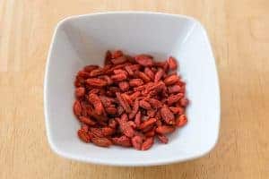 jagody goji w misce