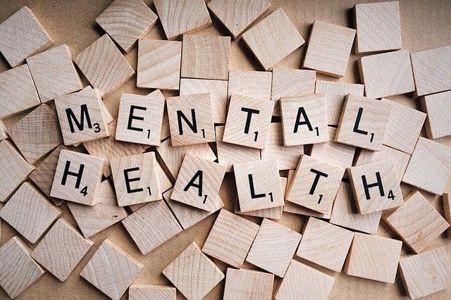 napis Mental Health ułożony z klocków scrabble